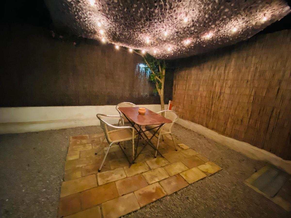 Apartamento Grand studio de 38m2 et cour indépendante de 25m2 dont wifi et Netflix Montpellier Exterior foto